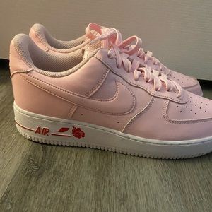 Air Force 1 ‘07 LX. Pink and red. Like new.